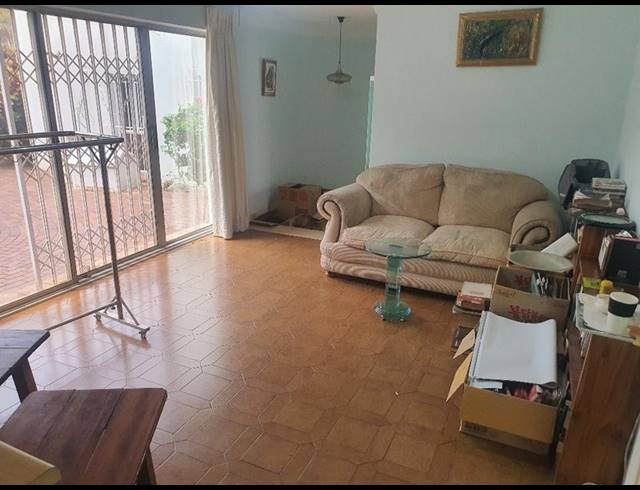 5 BEDROOM HOUSE FOR SALE IN LA LUCIA RIDGE